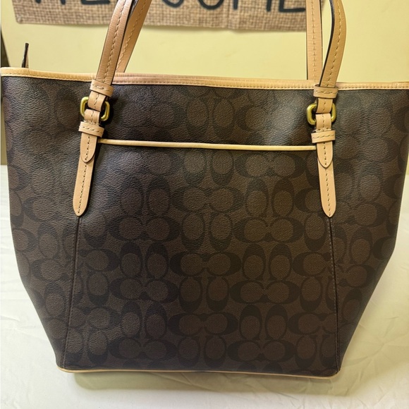 Coach Designer Peyton
Signature Monogram Tote Bag
Purse C1405-F28365 - Picture 6 of 14